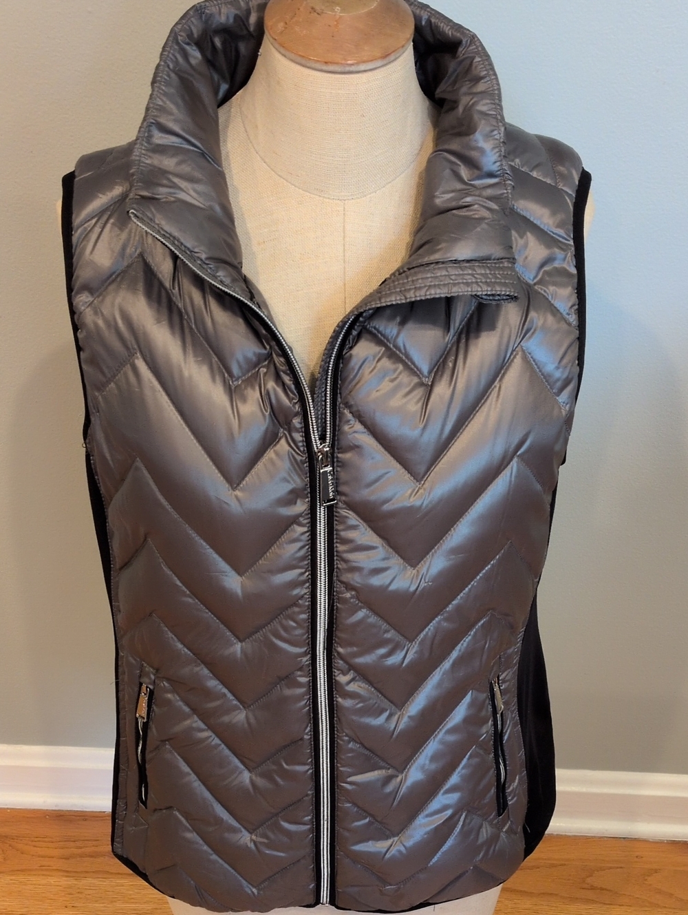 Calvin Klein Performance Metallic Gray Quilted Down Sleeveless Puffer Vest Large